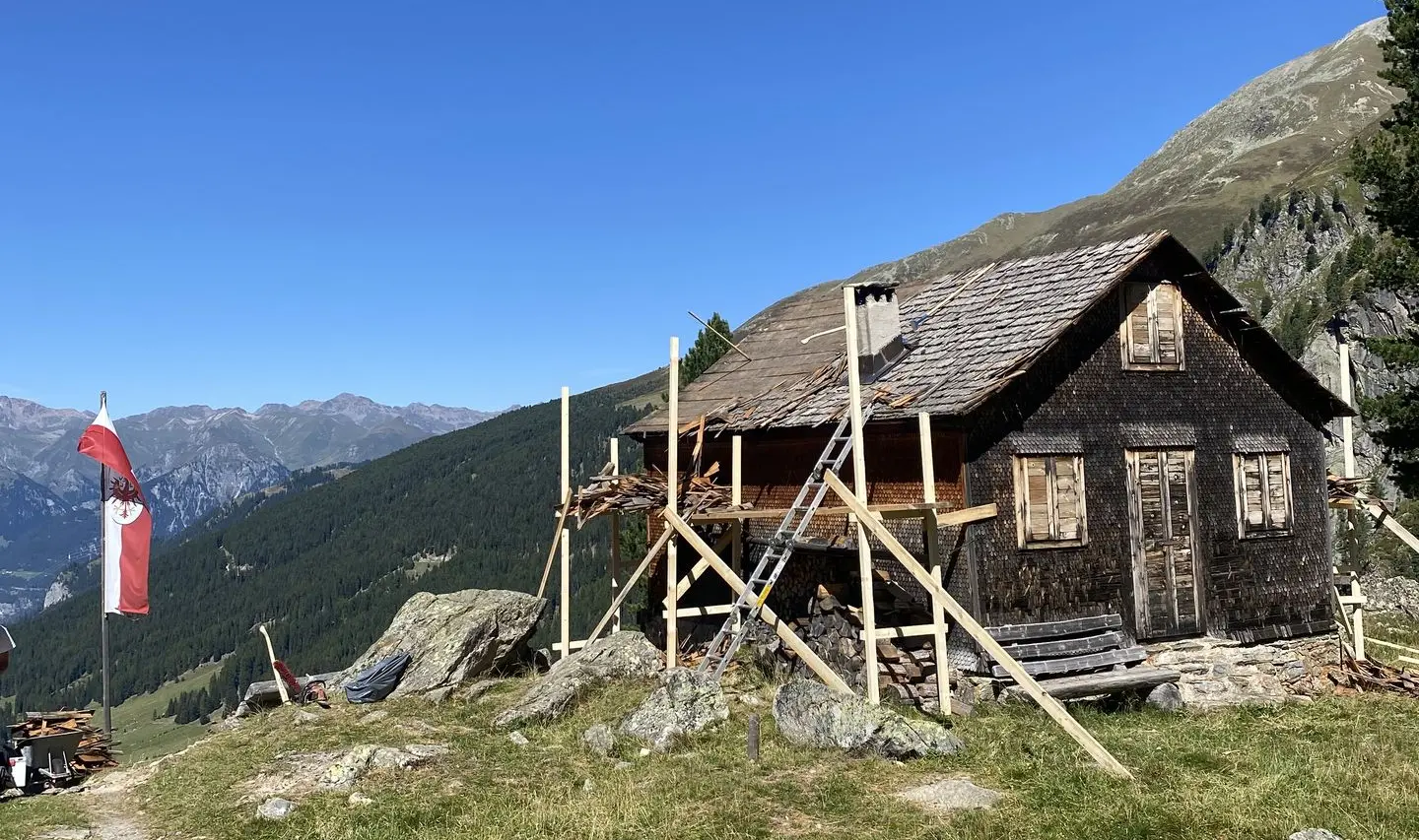 Sanierung einer Berghütte über Pfunds am Dreiländereck